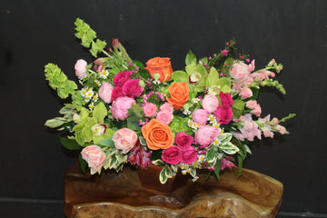 Lush premium blooms like peonies, cymbidium orchids, tulips, ranunculus and more delivery for your anniversary flowers in Houston.