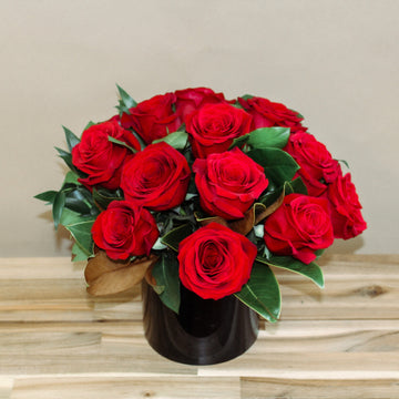 Red roses dozen beautiful arranged in a black cylinder vase, perfect a romantic anniversary in Houston. Anniversary Flowers in  Houston. 
